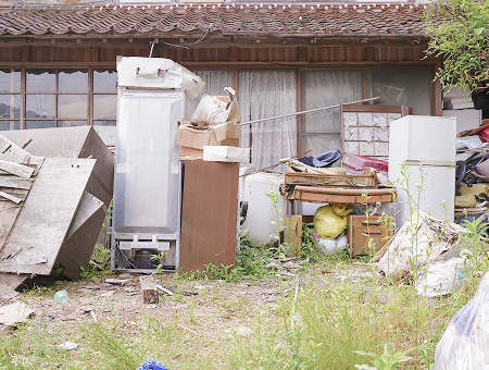 残置物の処分から解体まで、売却前の手間をまとめて対応